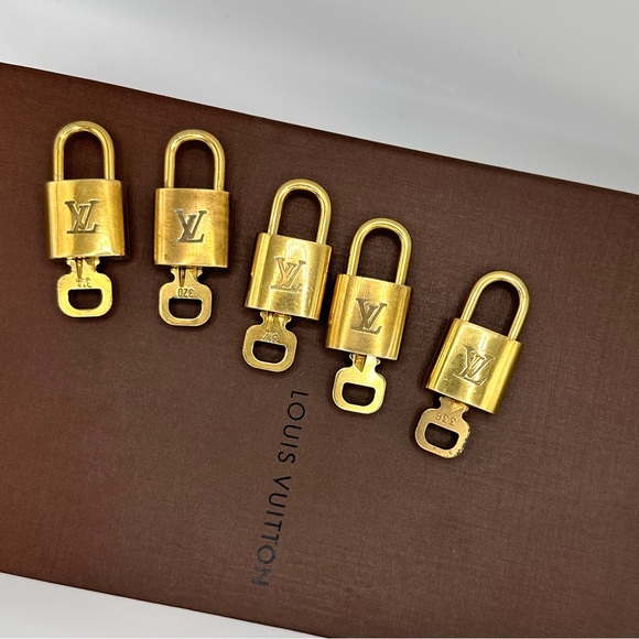LV lock and keys #304, #314, #320 and #317 - Picture 2 of 2